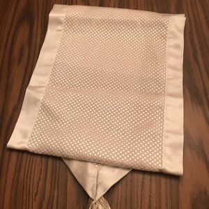 SATIN FINISH TABLE RUNNER LIGHT BEIGE